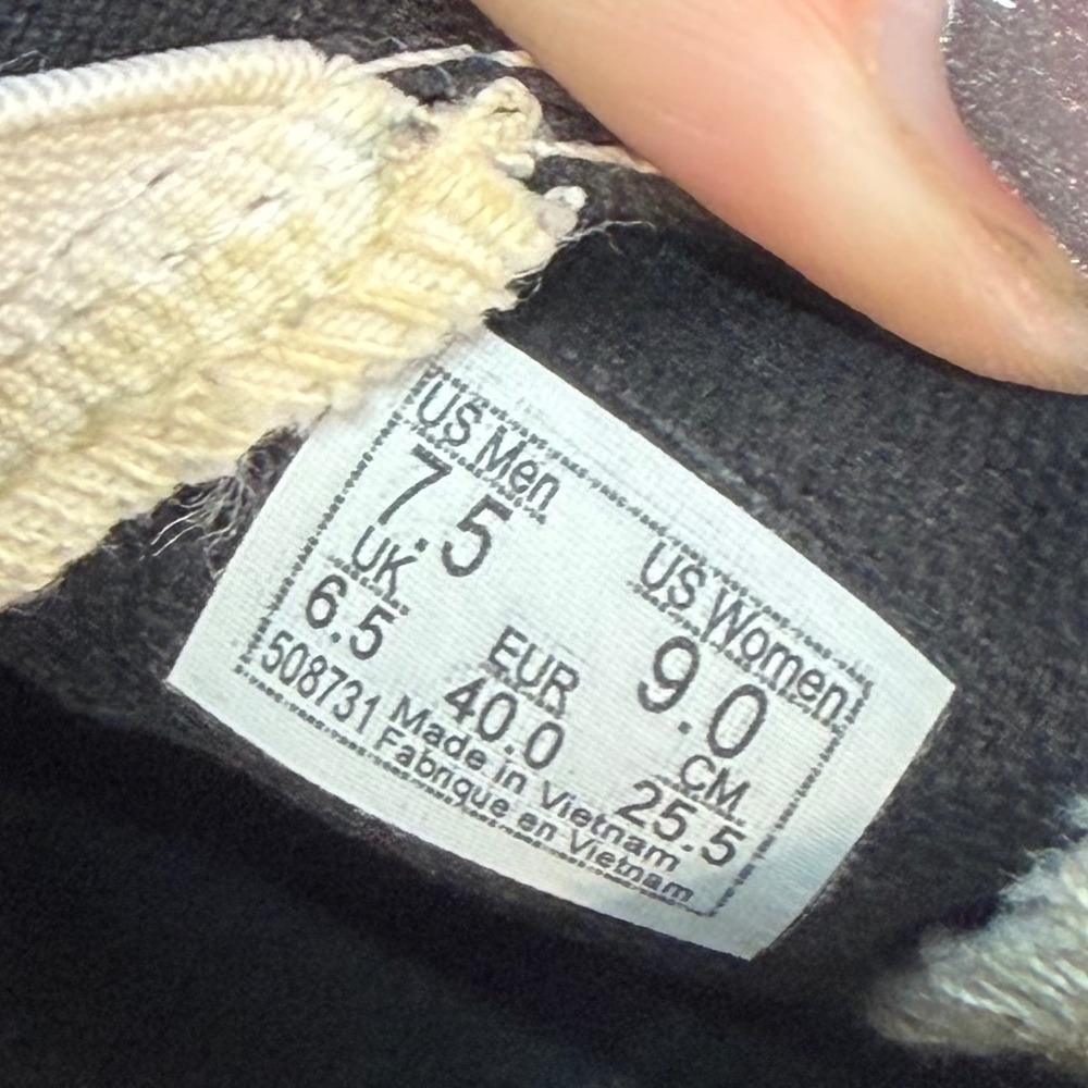 Vans Classic Slip-On Bandana Skull Black White Sneakers Low Top Skate Shoes - Picture 9 of 9